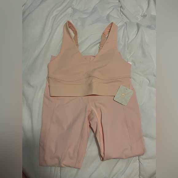 Fabletics workout set - Picture 1 of 2